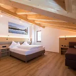 Bed & Breakfast Strolz 4*