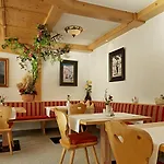 Landhaus Strolz Bed & Breakfast