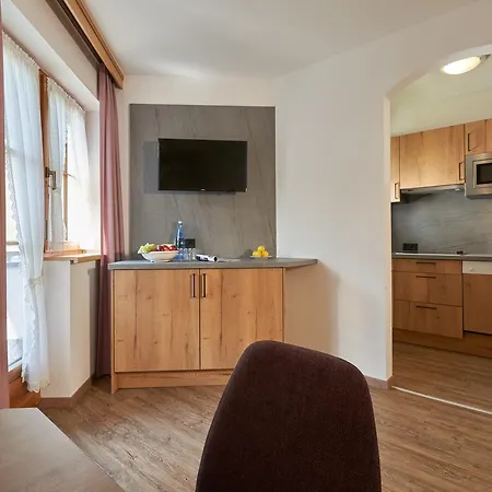 فندق مبيت وإفطار Strolz 4*