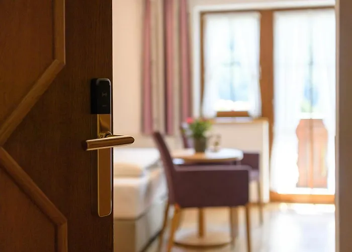 Strolz فندق مبيت وإفطار 4*