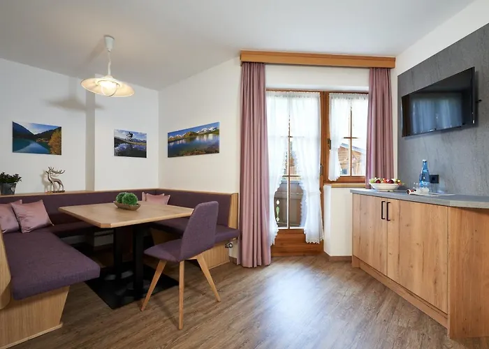 فندق مبيت وإفطار Strolz 4*