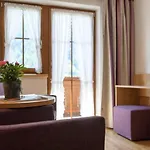 Strolz Bed and Breakfast 4*