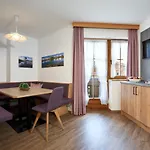 Bed and Breakfast Strolz 4*