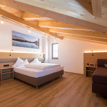 Bed & Breakfast Strolz 4*