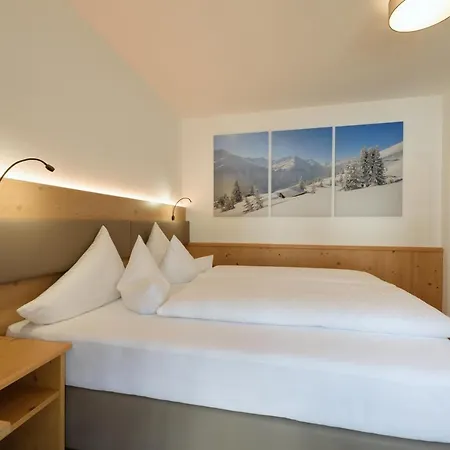 Bed & Breakfast Strolz 4*