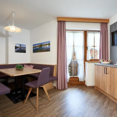 Bed & Breakfast Strolz 4*